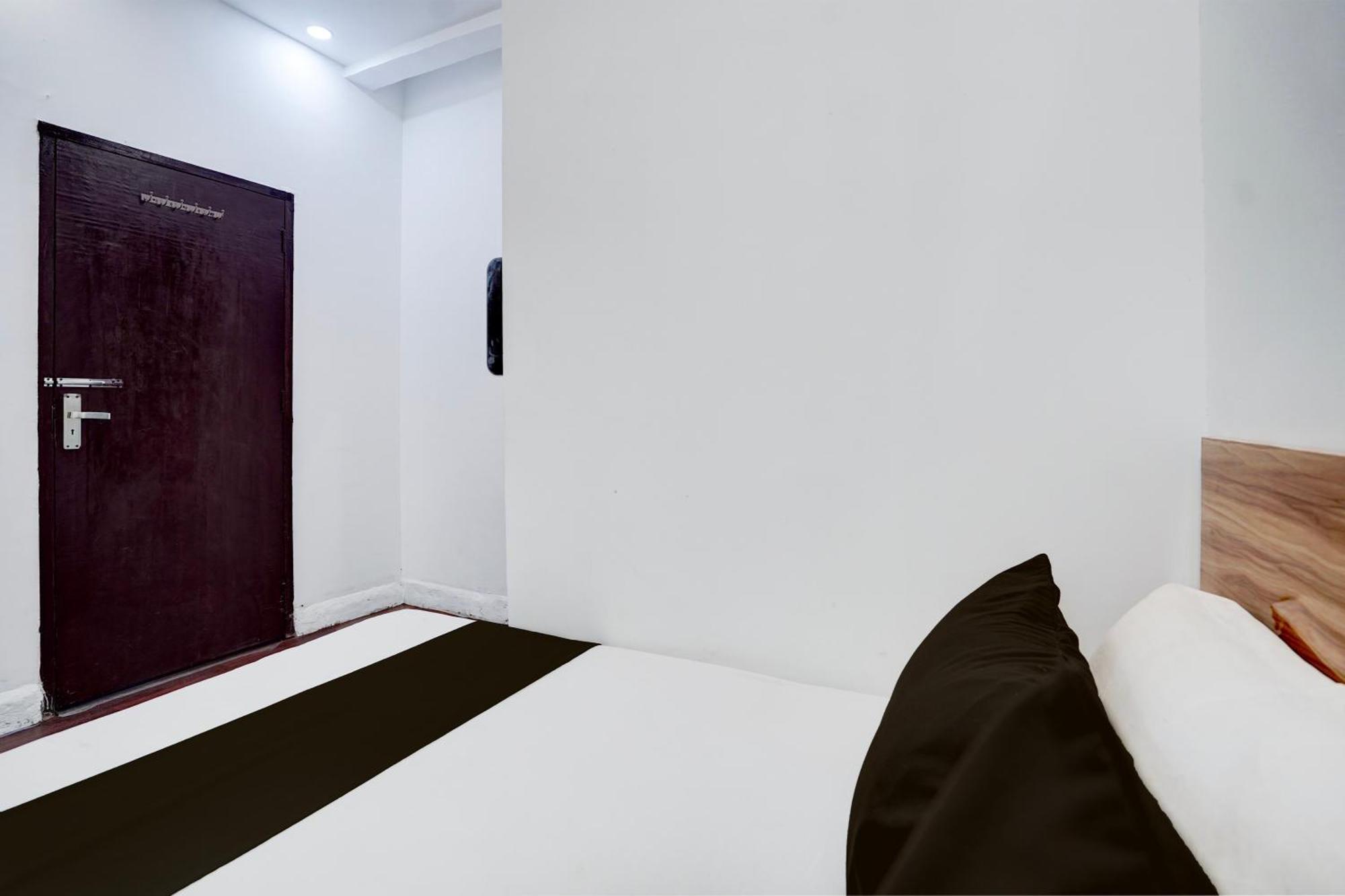 Hotel O Le Empire Stay House Yeni Delhi Dış mekan fotoğraf